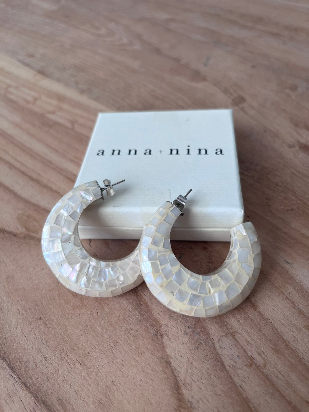 Oorbellen anna nina hoops parelmoer statement earrings, Ophalen of Verzenden, Zo goed als nieuw, Zilver, Overige materialen