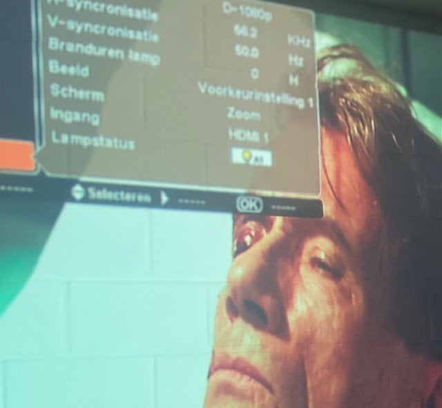 Sanyo z5 beamer full HD  voetbal kijken op witte muur, Audio, Tv en Foto, Beamers, Ophalen, Gebruikt, LED, Full HD (1080)