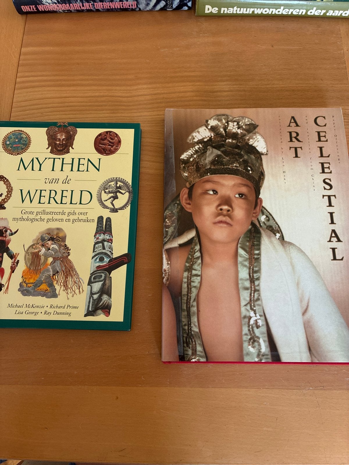 Mythen van de Wereld - Geïllustreerde Gids, Ophalen of Verzenden, Zo goed als nieuw