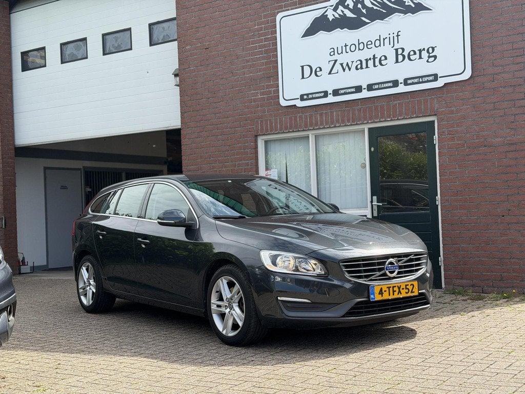 Volvo V60 1.6 T3 trekhaak, nieuwe riem!, Auto's, Volvo, Voorwielaandrijving, Gebruikt, Zwart, 4 cilinders