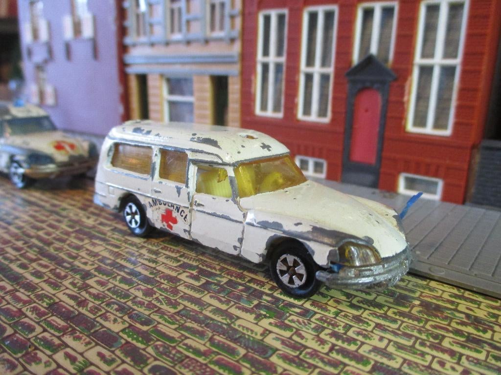 1:65 Citroën DS 21 Ambulance - Majorette wit, Ophalen of Verzenden, Gebruikt, Auto