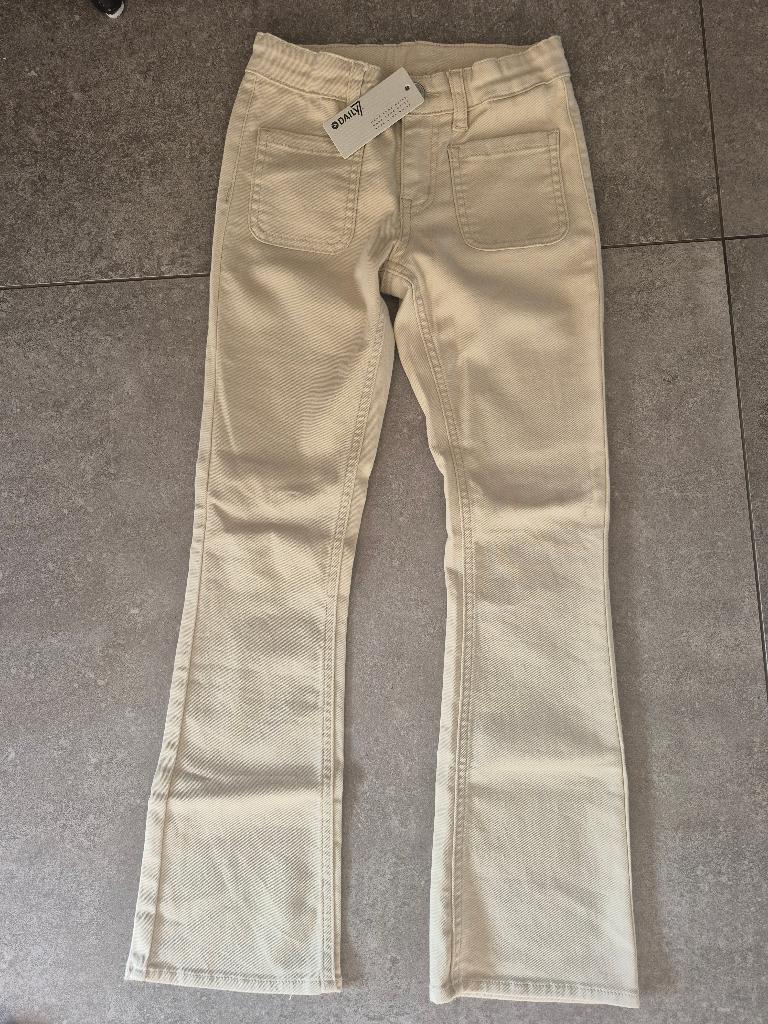 Niewe beige meisjes broek Daily 7 134, Broek, Meisje, Nieuw, Ophalen of Verzenden