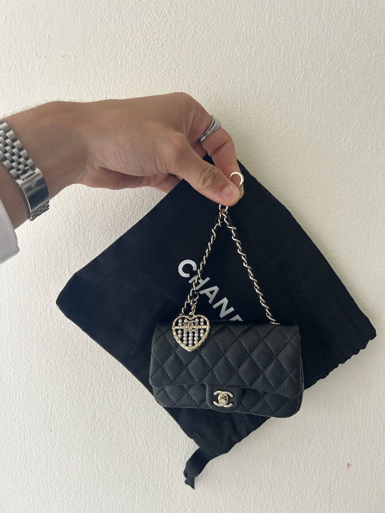 Chanel classic flap bag charm, Sieraden, Tassen en Uiterlijk, Tassen | Damestassen, Ophalen of Verzenden, Nieuw, Zwart, Overige typen