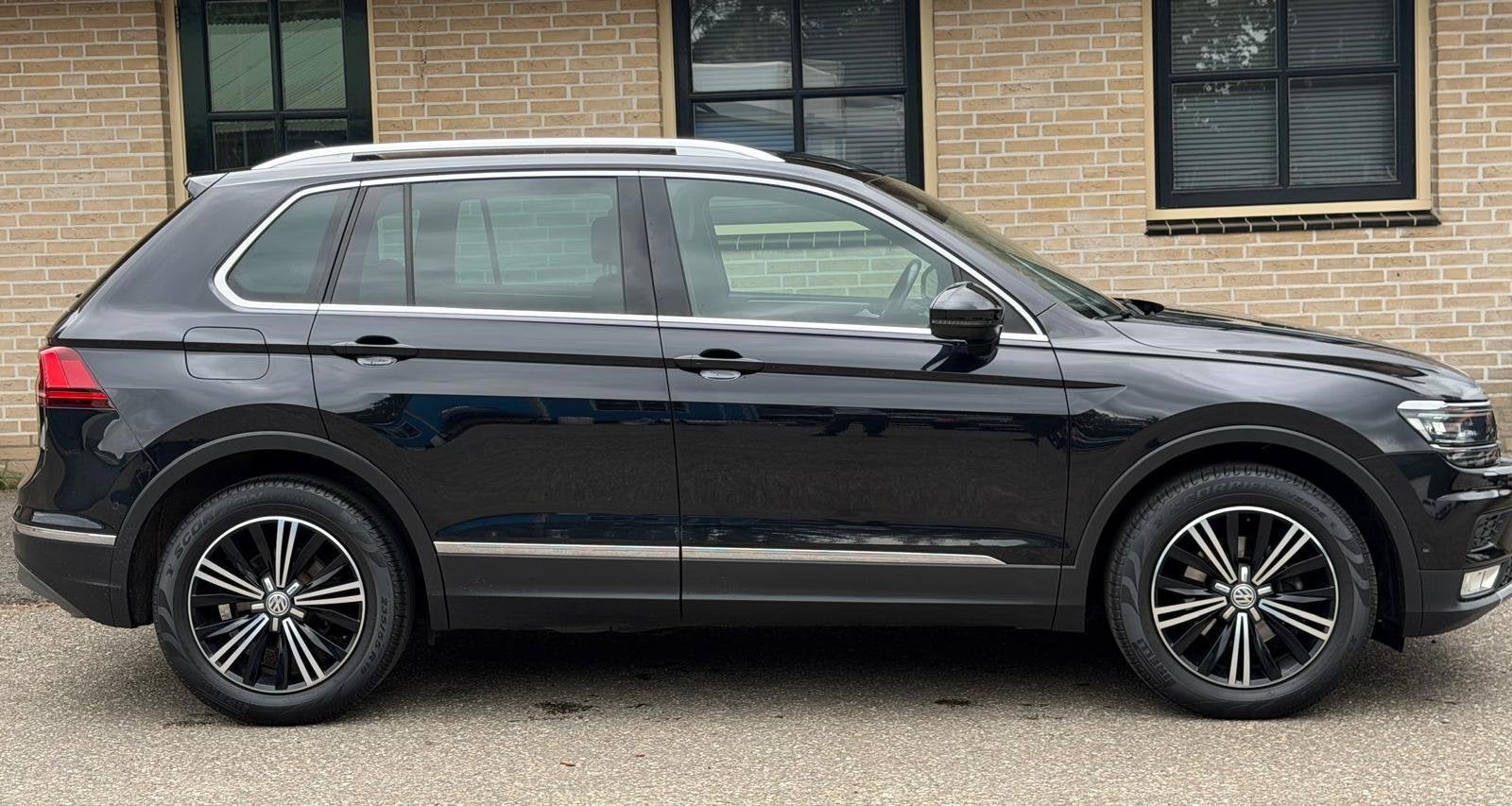 Volkswagen Tiguan 1.4 TSI ACT Business R| VIRTUAL| 360 CAM|, Auto's, Dealer onderhouden, Automatische klimaatregeling, Euro 6