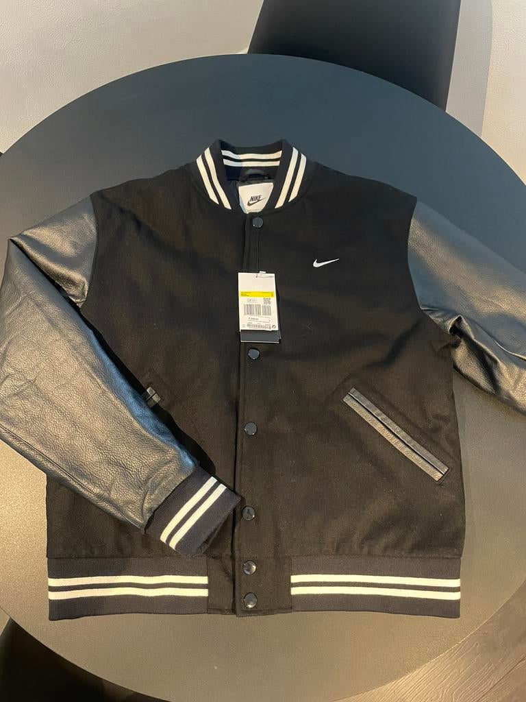 Nike authentics leren varsity jacket, maat Small, Ophalen of Verzenden, Zo goed als nieuw, Maat 46 (S) of kleiner, Zwart