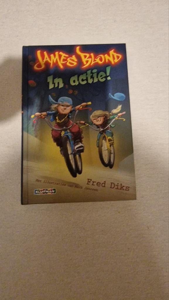 Fred Diks - James Blond in actie!, Ophalen, Fictie algemeen, Zo goed als nieuw, Fred Diks