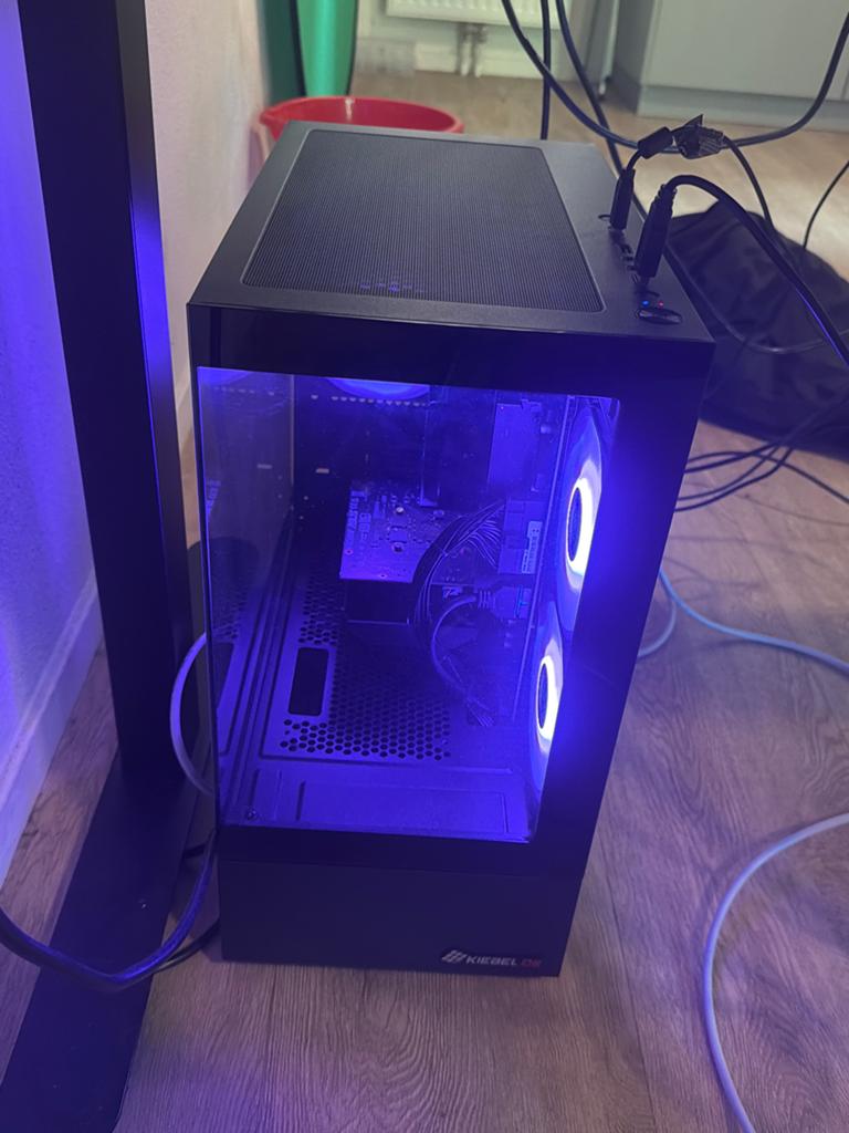 Complete Gaming Setup met Drie MSI Monitoren, Computers en Software, Desktop Pc's, Zo goed als nieuw, SSD, 16 GB, Met videokaart
