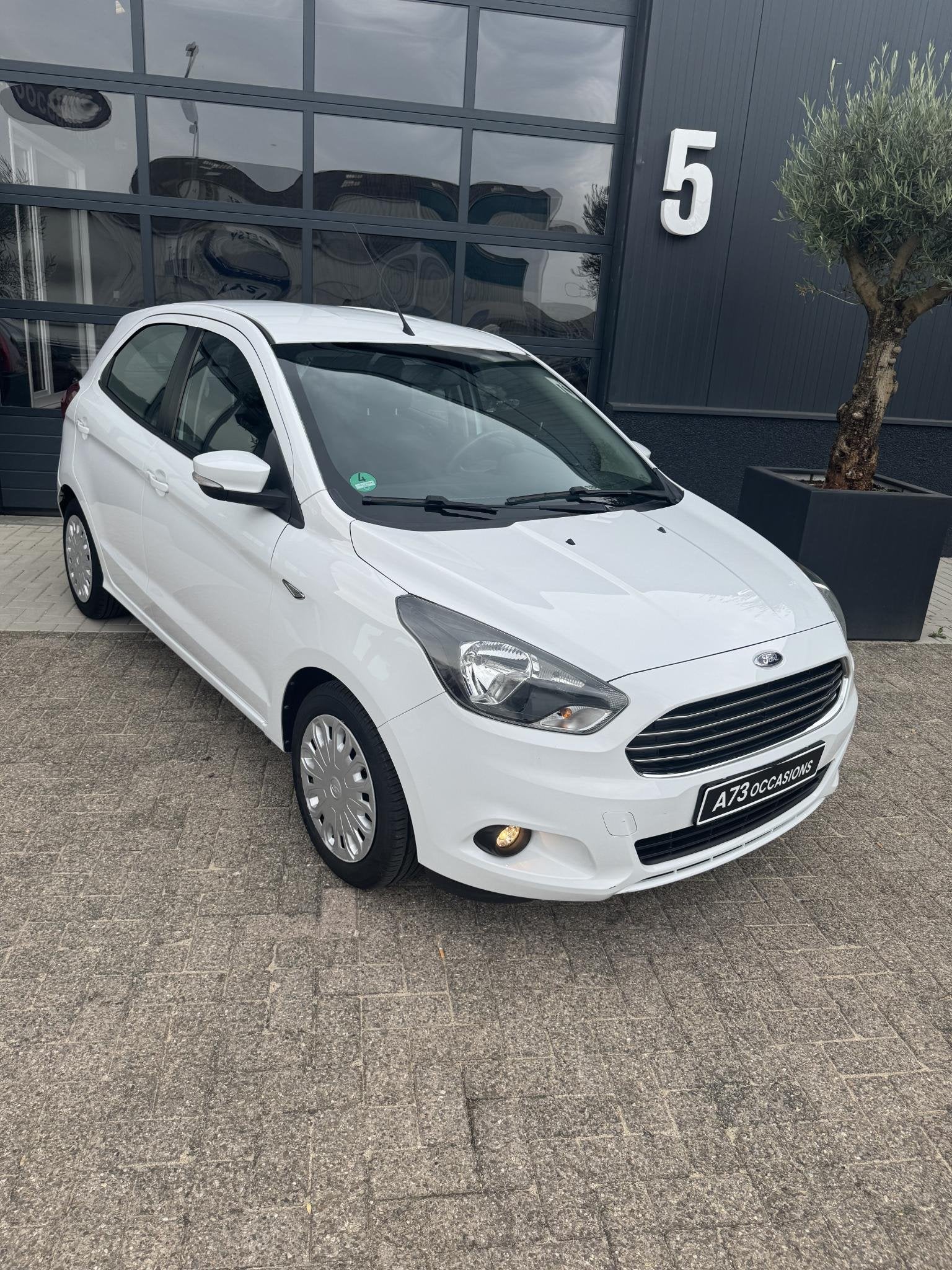 Ford Ka+ 1.2 Trend Essential, Voorwielaandrijving, Dealer onderhouden, Stof, 4 cilinders