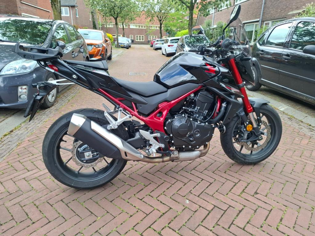 Honda 750A Hornet 2024 Rood/Zwart, Particulier, Toermotor