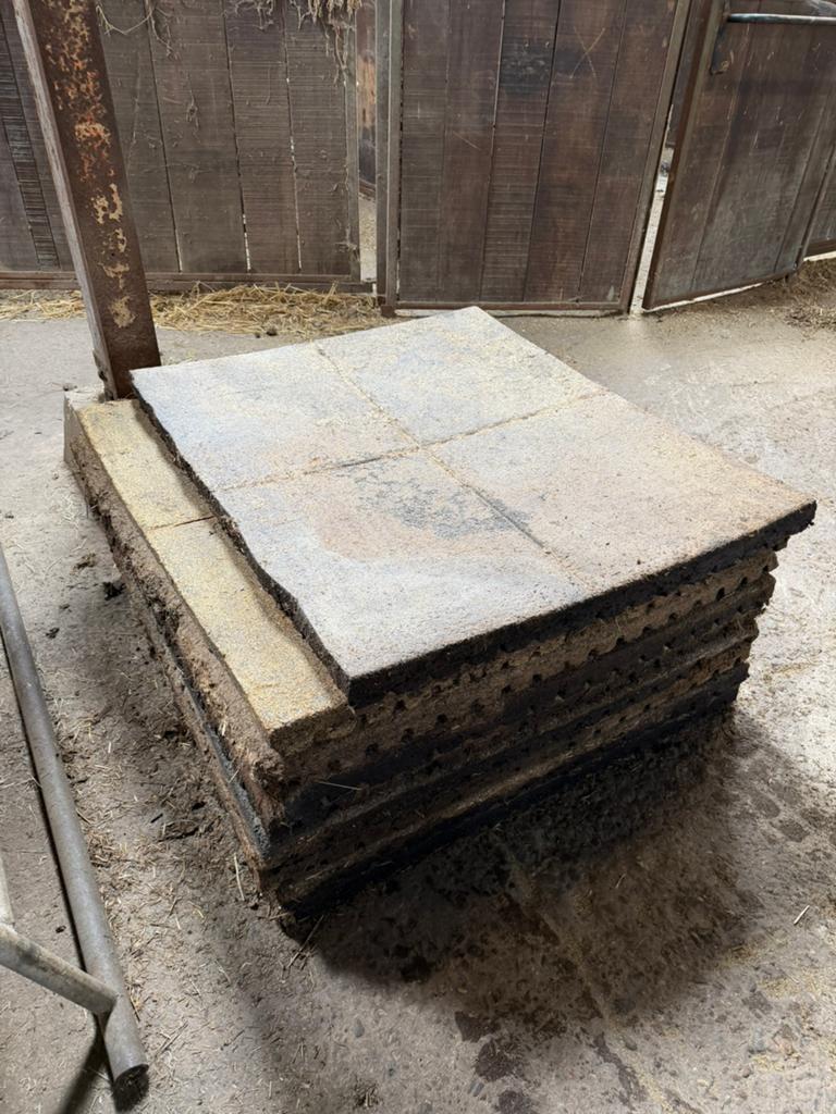 Rubberen tegels 100x100x6cm + GRATIS tegels voor paardenstal, Ophalen, Gebruikt, Overige soorten