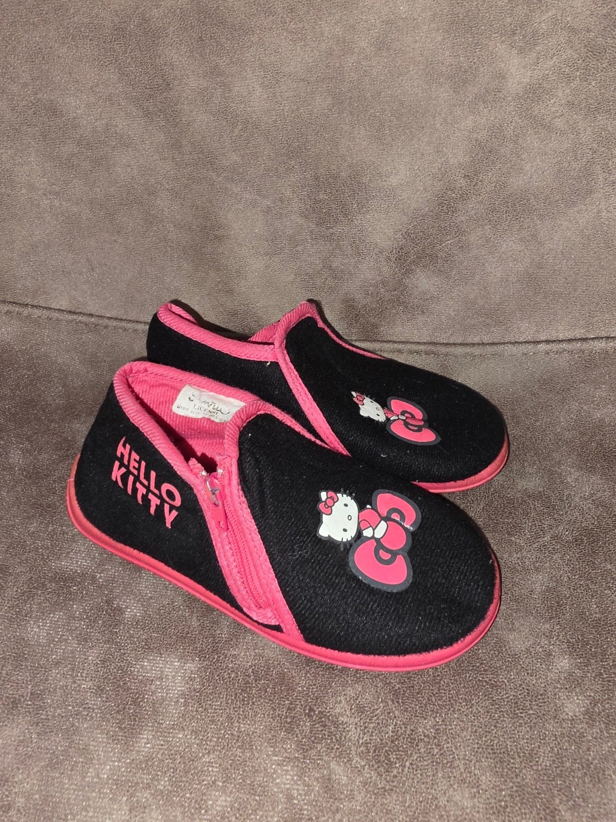 Hello Kitty pantoffels maat 27, Gebruikt, Meisje, Overige typen, Ophalen of Verzenden
