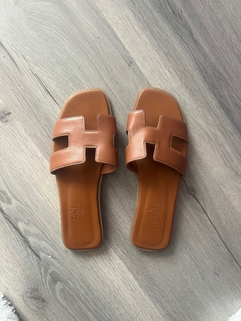 Hermes slippers, Kleding | Dames, Schoenen, Bruin, Gedragen, Hermes, Sandalen of Muiltjes