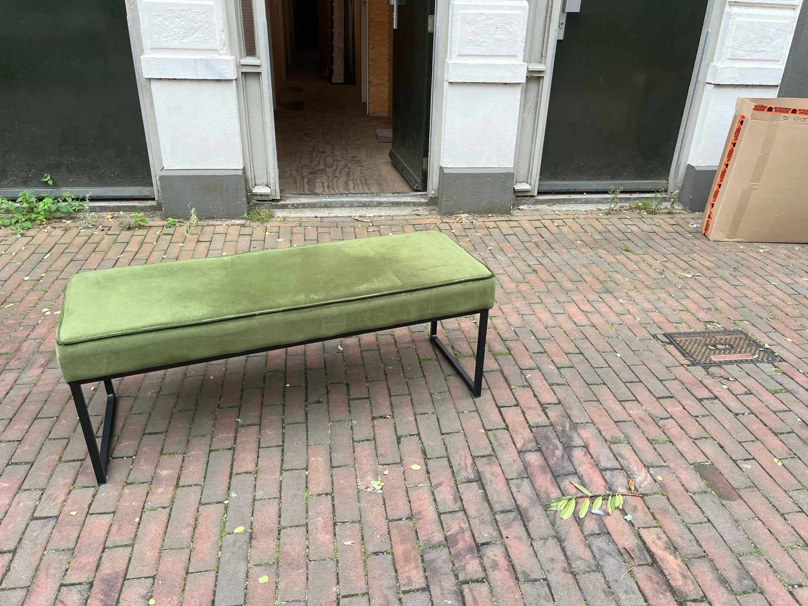 Groene fluwelen bankje met metalen onderstel, Ophalen, Gebruikt, Overige kleuren, Metaal