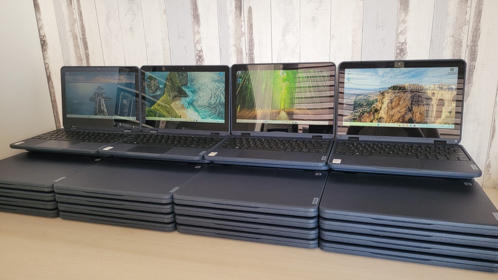 Lenovo 300w gen 3 met touchscreen, Computers en Software, Windows Laptops, Zo goed als nieuw, 11 inch, SSD, Minder dan 2 Ghz, 4 GB