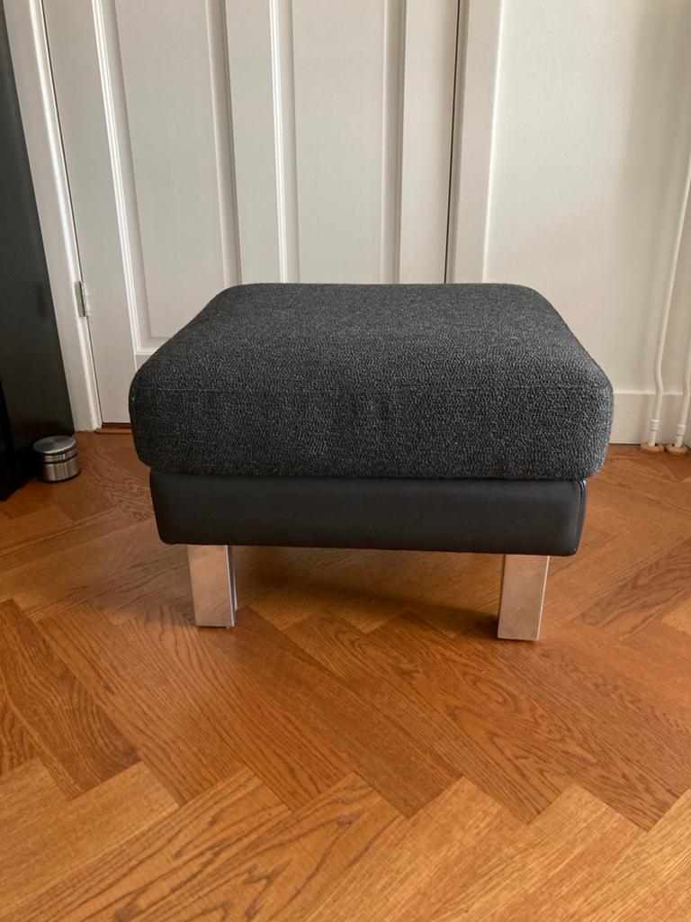 Hocker Leolux ‘Antonia’, antraciet/zwart, Ophalen, 50 tot 75 cm, Zo goed als nieuw, Rechthoekig