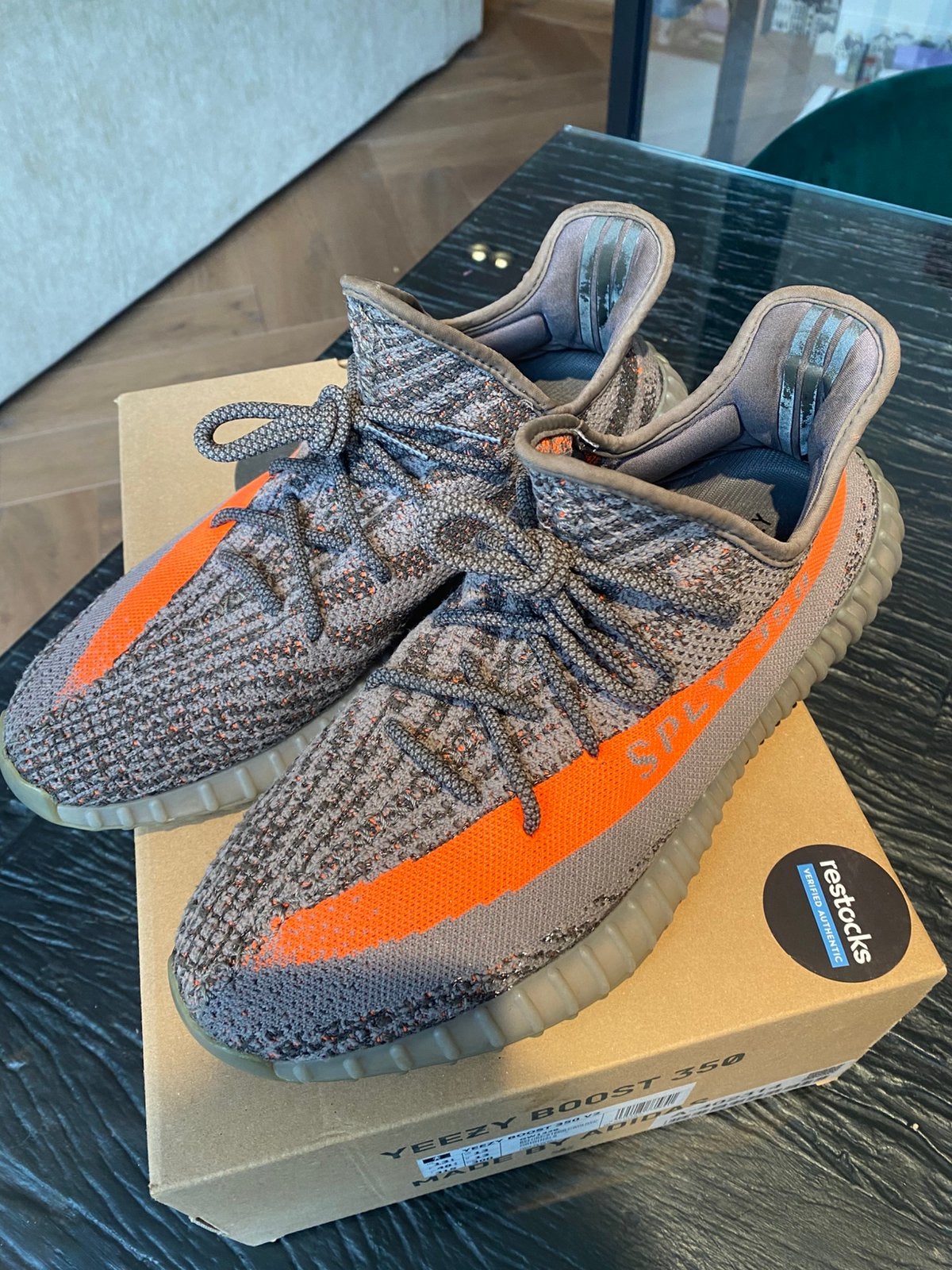 Adidas Yeezy Boost 350 V2 Beluga Reflective maat 48 2/3, Ophalen of Verzenden, Gedragen, Overige kleuren