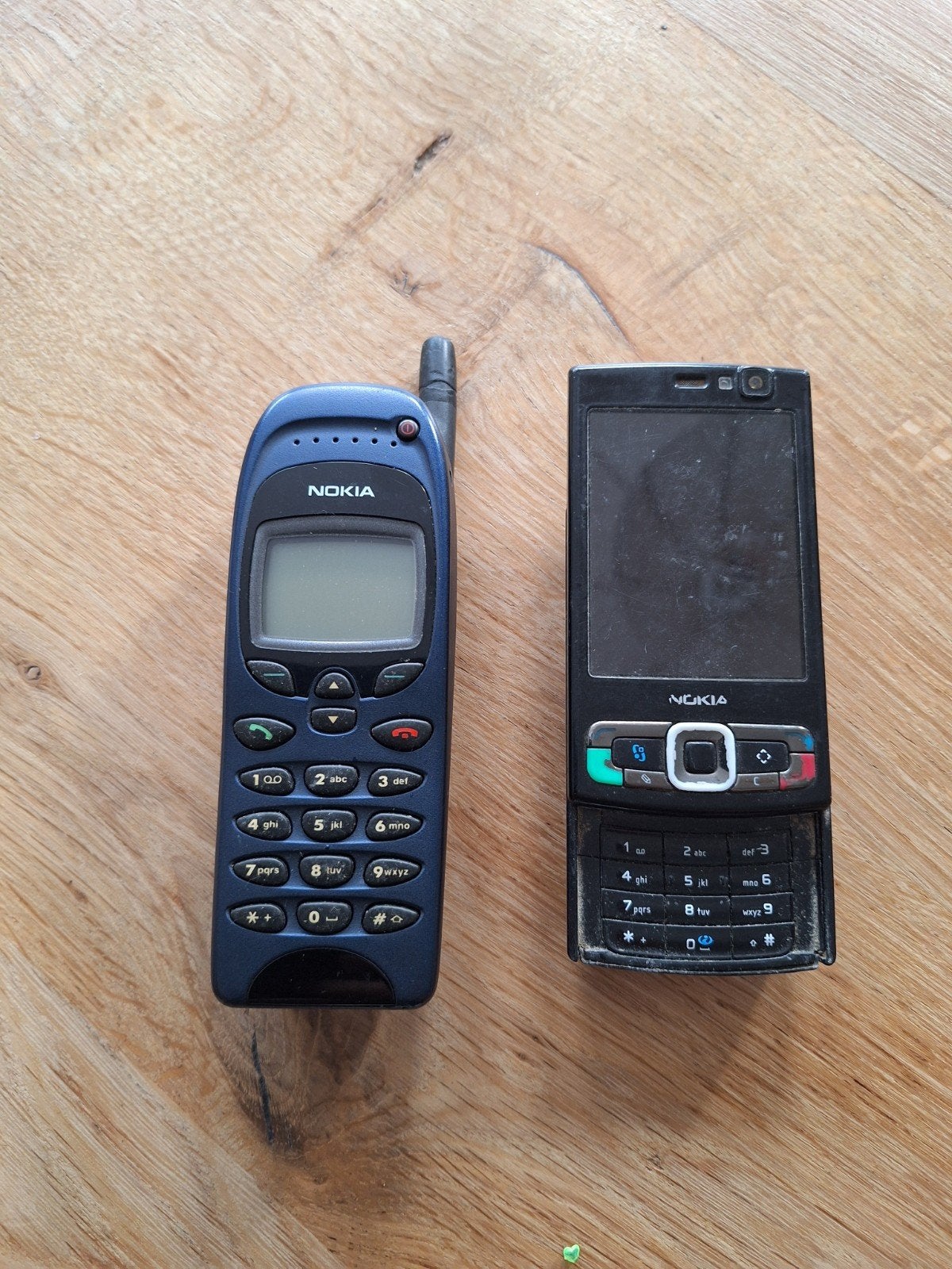 Nokia 3310 en Nokia 6600 Slide - Vintage Mobiele Telefoons, Gebruikt, Ophalen of Verzenden, Minder dan 3 megapixel, Klassiek of Candybar