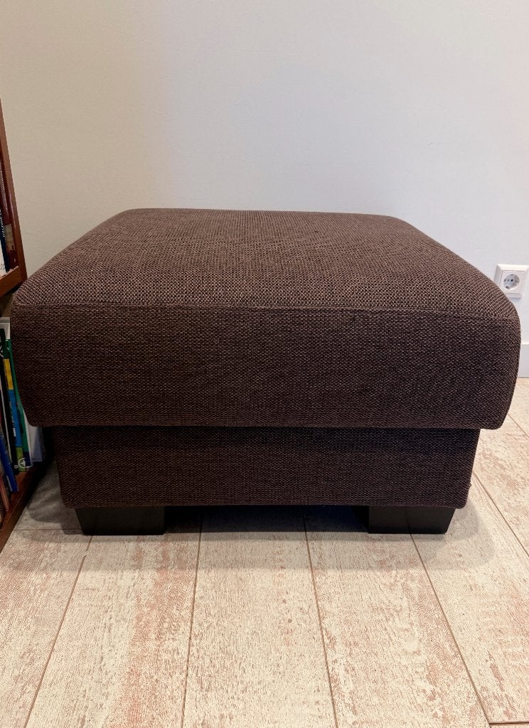 Bruine vierkante poef/voetstoel te koop, Ophalen, Zo goed als nieuw, Stof, 50 tot 75 cm