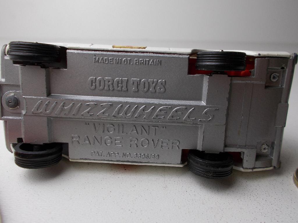 1977 Corgi Toys 482 RANGE ROVER AMBULANCE + BRANCARD (C), Ophalen of Verzenden, Zo goed als nieuw, Auto, Corgi