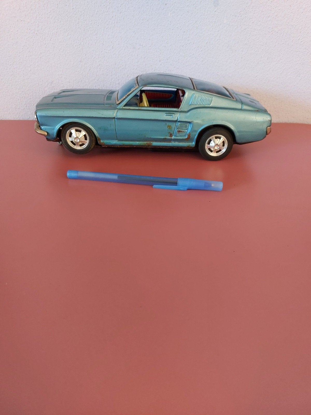 Mustang batterijen auto blauw met doos., Hobby en Vrije tijd, Ophalen of Verzenden, Zo goed als nieuw, Auto, Overige merken