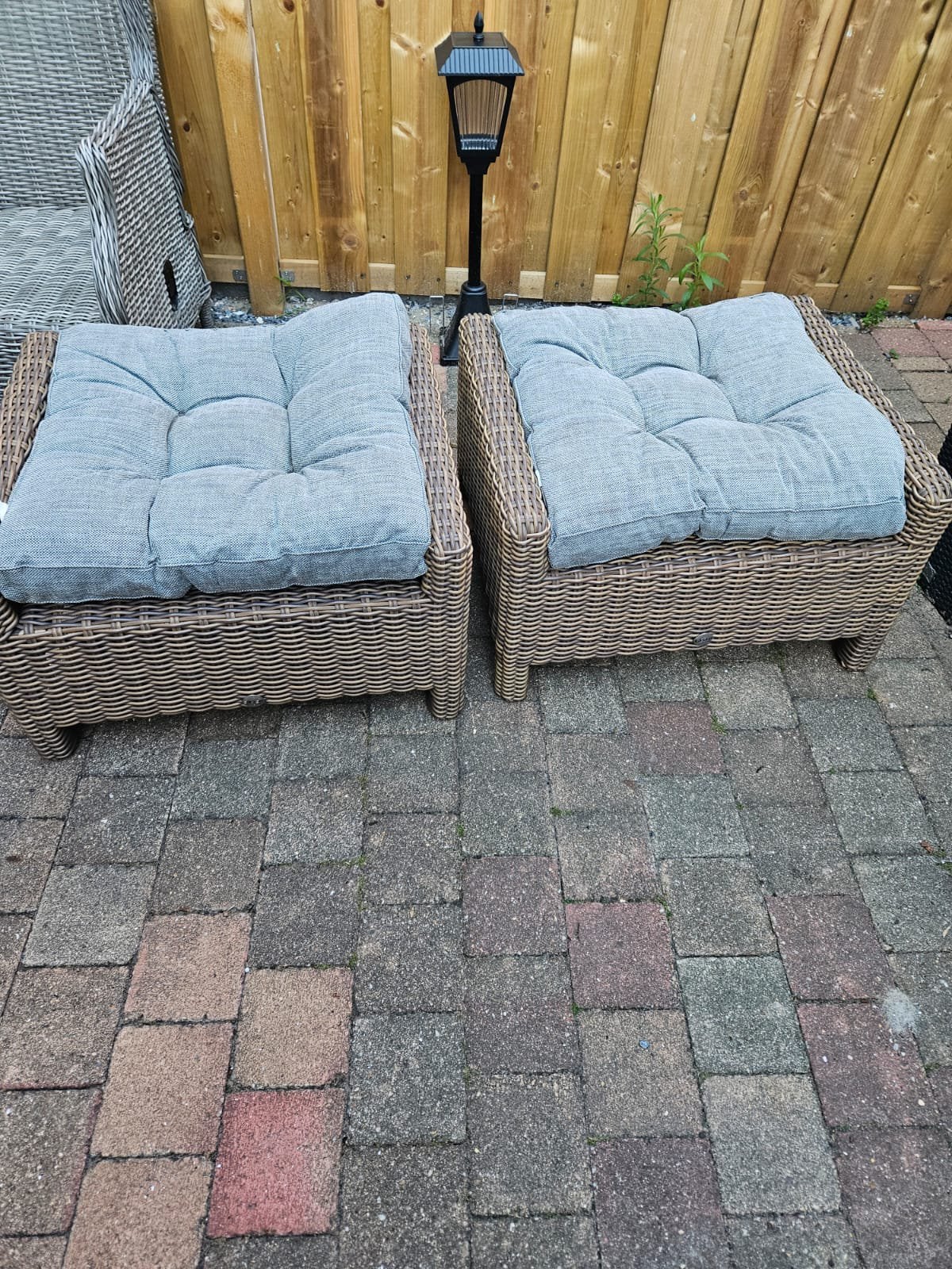 2 Wicker voetenbankjes, Tuin en Terras, Tuinmeubel-accessoires, Ophalen, Zo goed als nieuw
