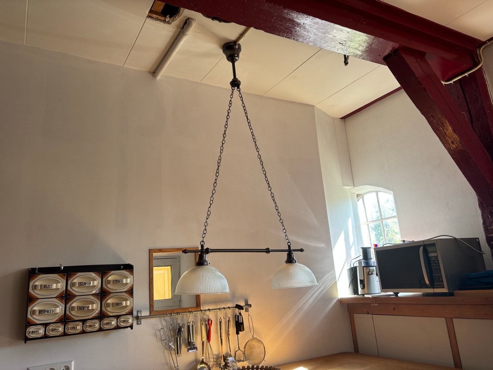 Vintage hanglamp met twee glazen kappen, Huis en Inrichting, Lampen | Hanglampen, Ophalen, Gebruikt, Glas, E27 (groot)