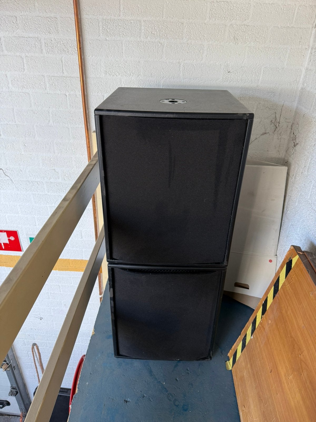 Sub kasten enkel 15 inch hk audio pr115, Subwoofer, Zo goed als nieuw, 120 watt of meer, Ophalen