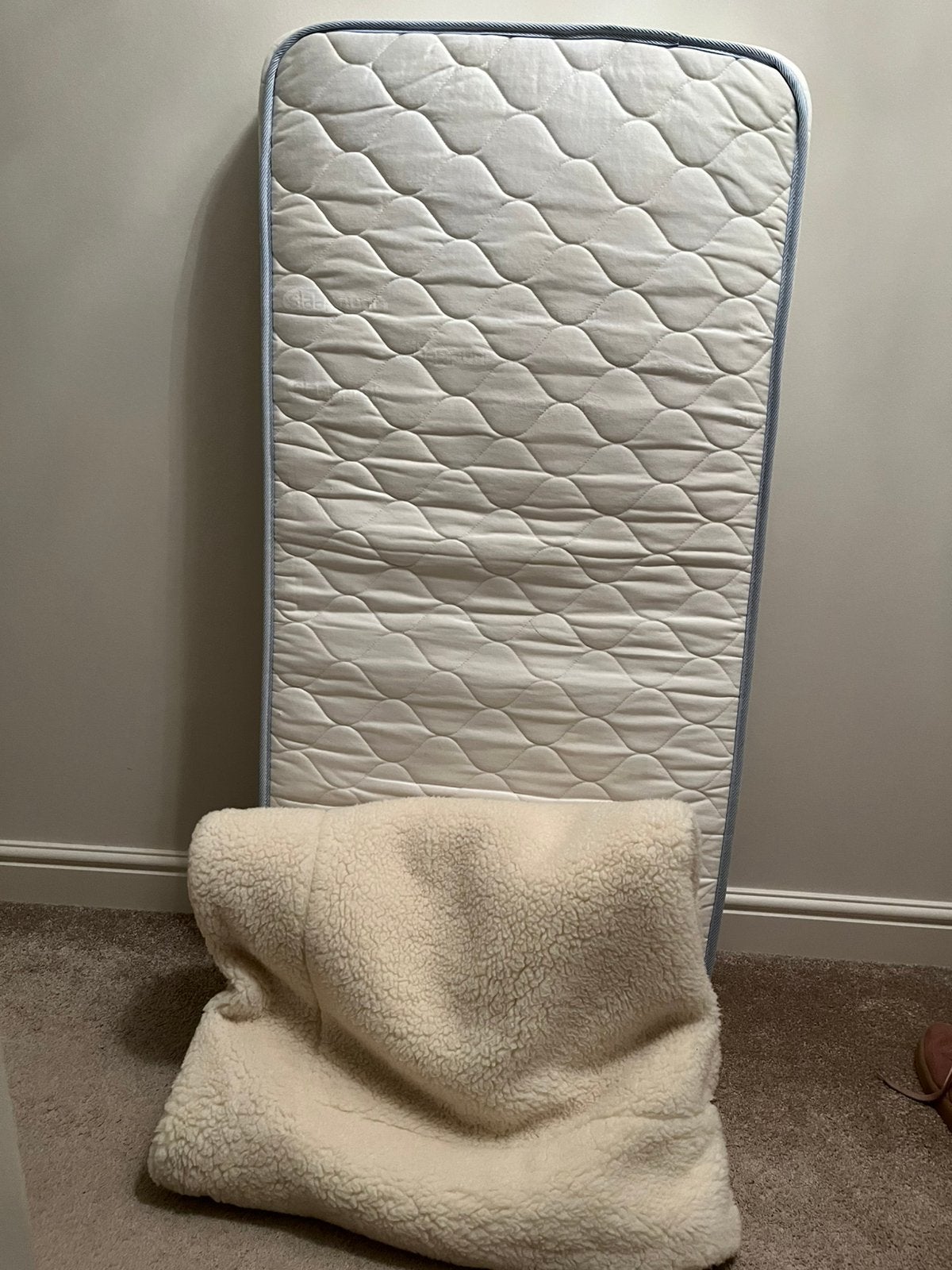 Peuter matras 70x140 en kasjmieren bovendeken 120x150, Ophalen, Zo goed als nieuw, Eenpersoons, 190 cm of minder