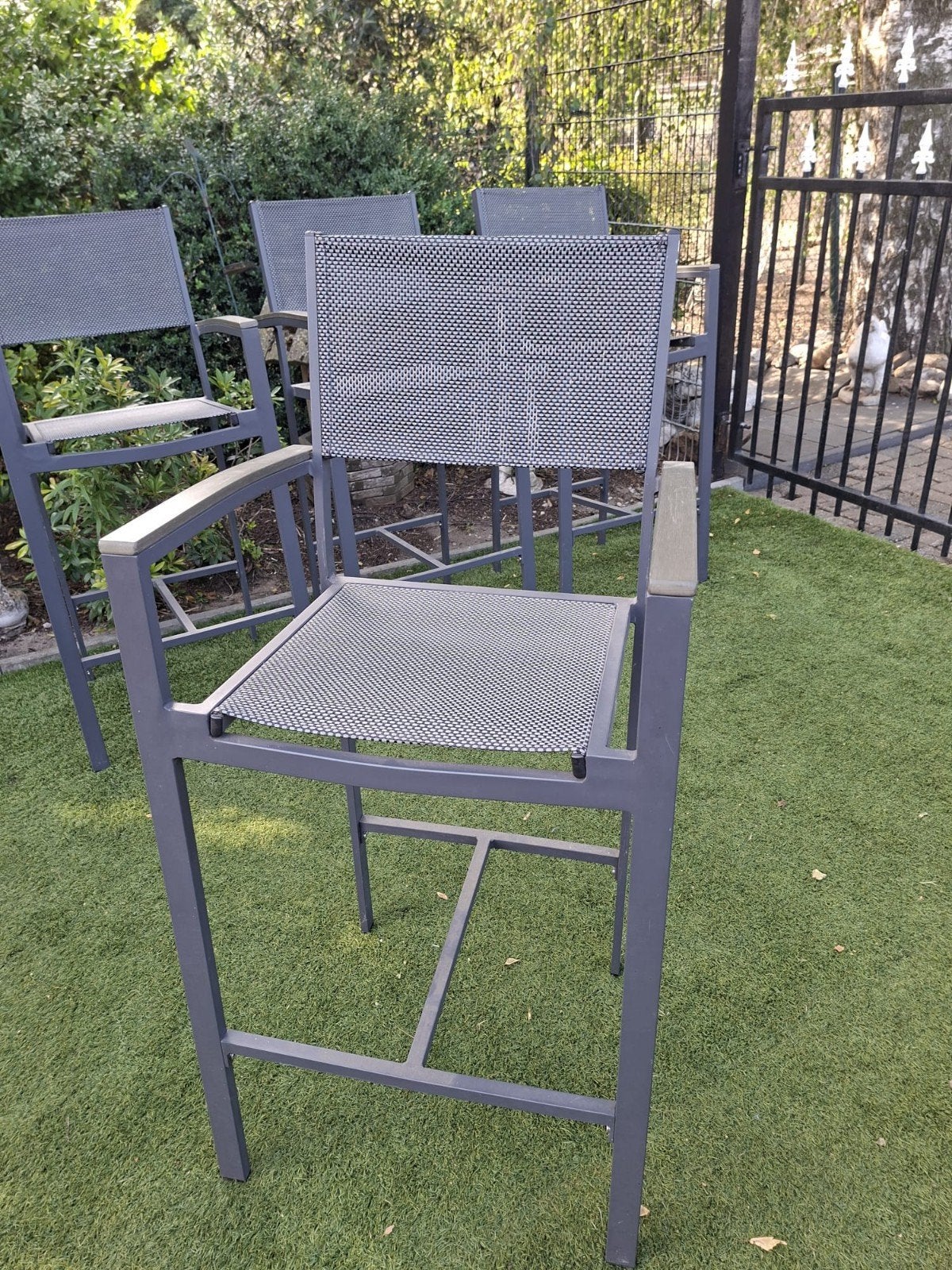 4 mooie barkrukken / hoge tuinstoelen, Ophalen, Gebruikt, Aluminium