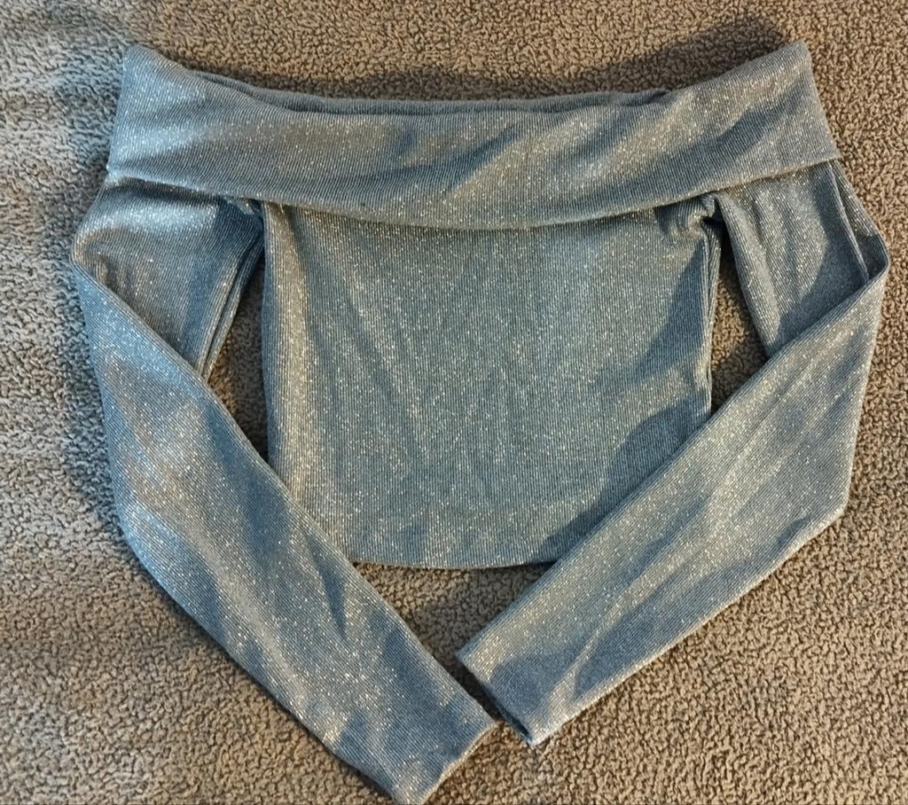 Glanzende Bershka off-shoulder top met voering, Bershka, Ophalen of Verzenden, Zo goed als nieuw, Grijs