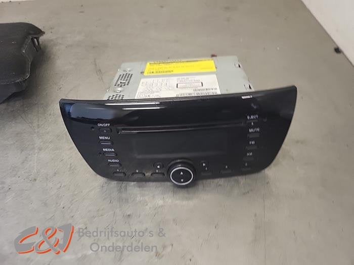 Radio van een Opel Combo, Gebruikt, -, -, Opel