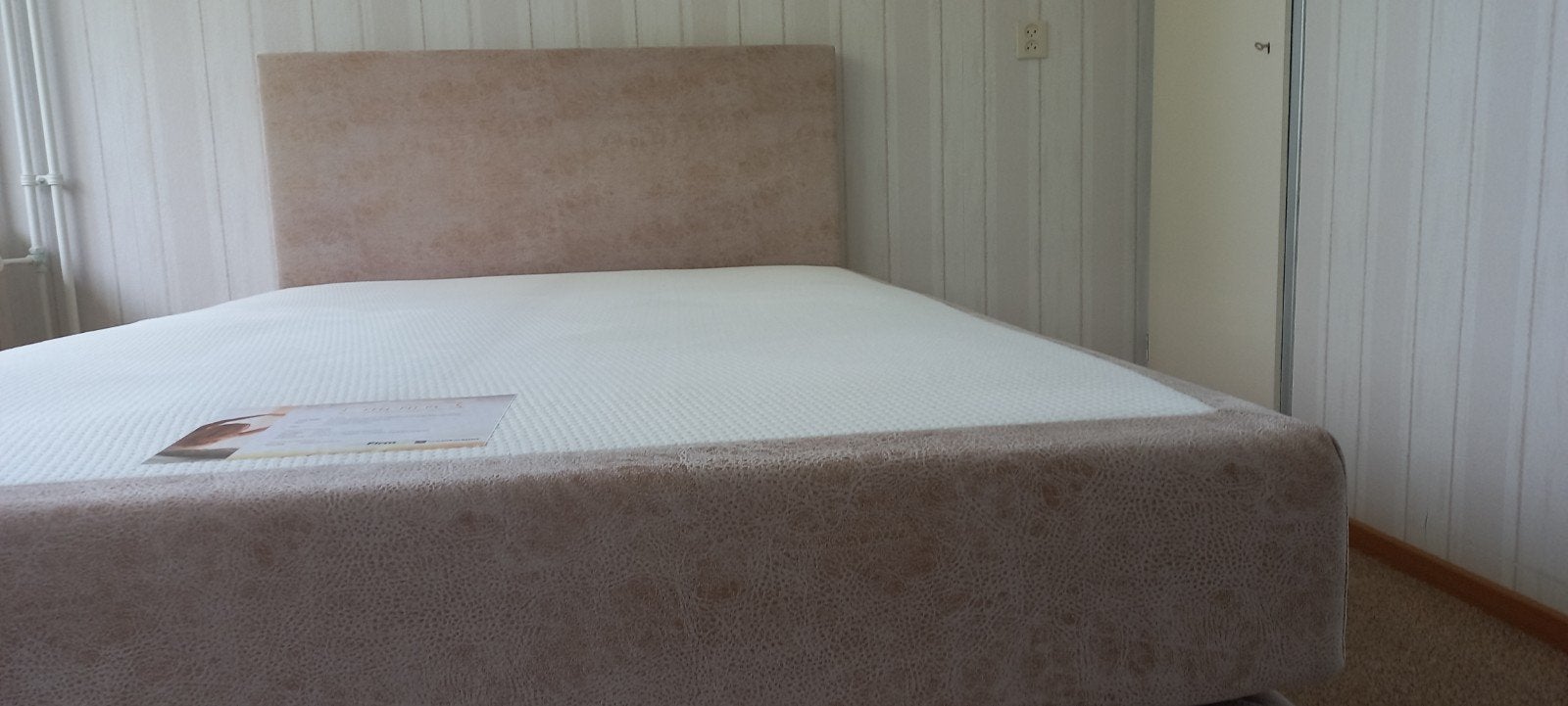 Eastborn boxspring 140x220 cm, Huis en Inrichting, Slaapkamer | Boxsprings, Ophalen, Tweepersoons, 220 cm, 140 cm