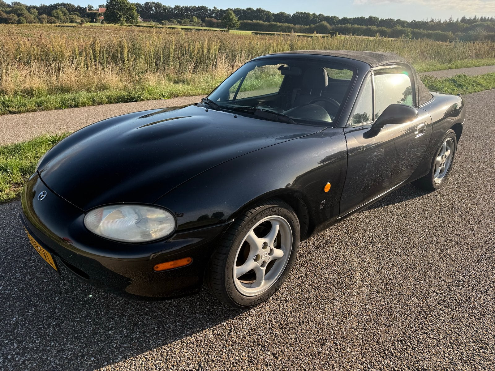 Mazda MX-5 1.8i (evt incl. hardtop), 40 €/maand, 4 cilinders, Cabriolet, 1840 cc