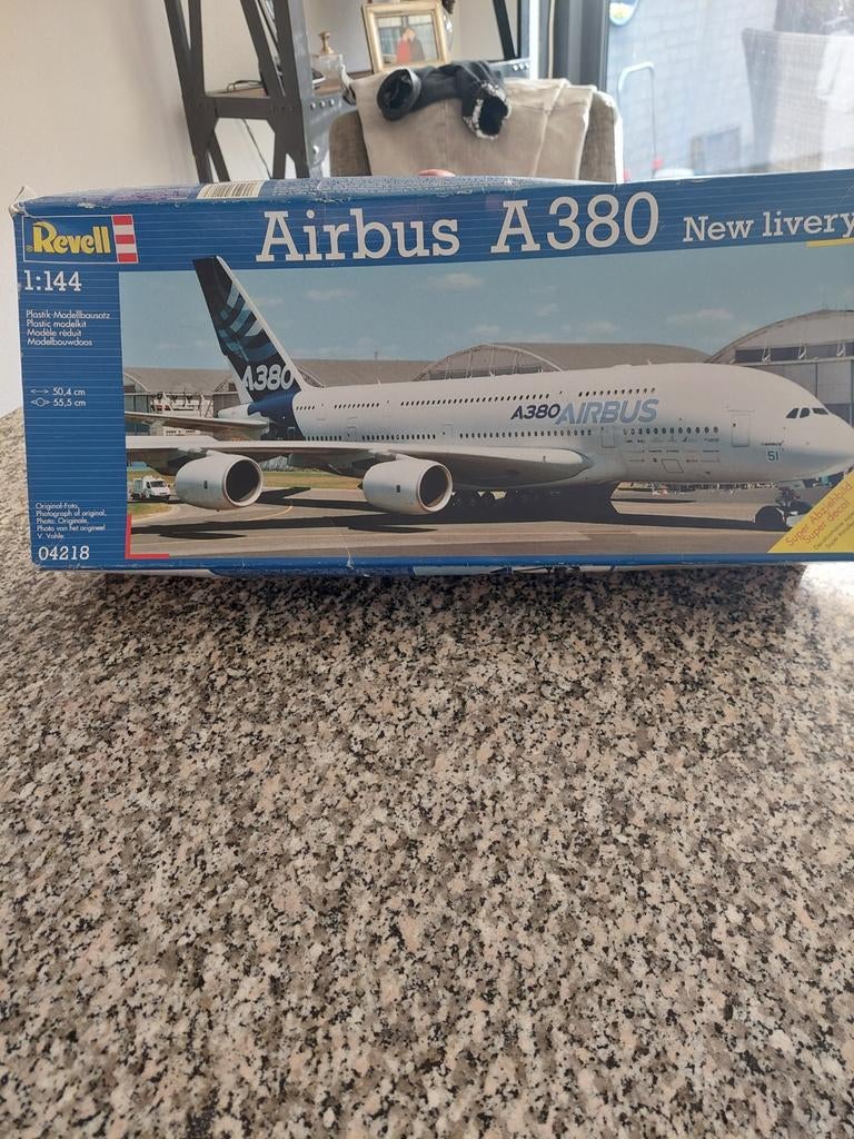 AIRBUS A380 NEW LIVERY  REVELL 1:144  NO 04218, Hobby en Vrije tijd, Modelbouw | Vliegtuigen en Helikopters, 1:72 tot 1:144, Revell