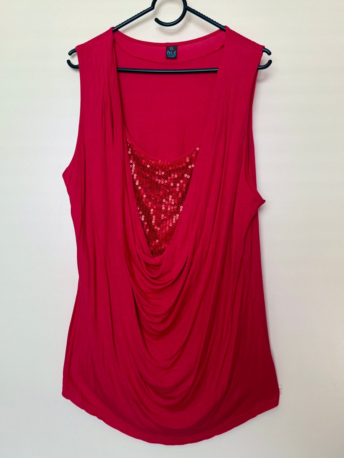 Rode top of shirt xl, Kleding | Dames, Tops, Maat 42/44 (L), Ophalen of Verzenden, Zo goed als nieuw, Zonder mouw