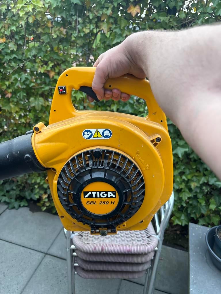Stiga SBL 250 H bladblazer op benzine, Ophalen, Gebruikt, Benzine, Handgedragen