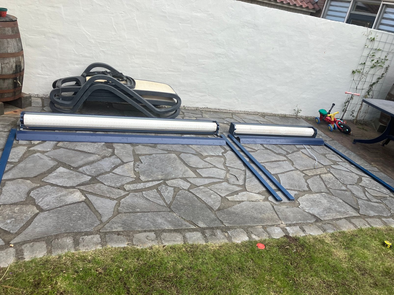 Rolluiken staalblauw bak met creme lamellen, Doe-het-zelf en Verbouw, Rolluiken, Ophalen, Gebruikt, Overige kleuren, 200 cm of meer