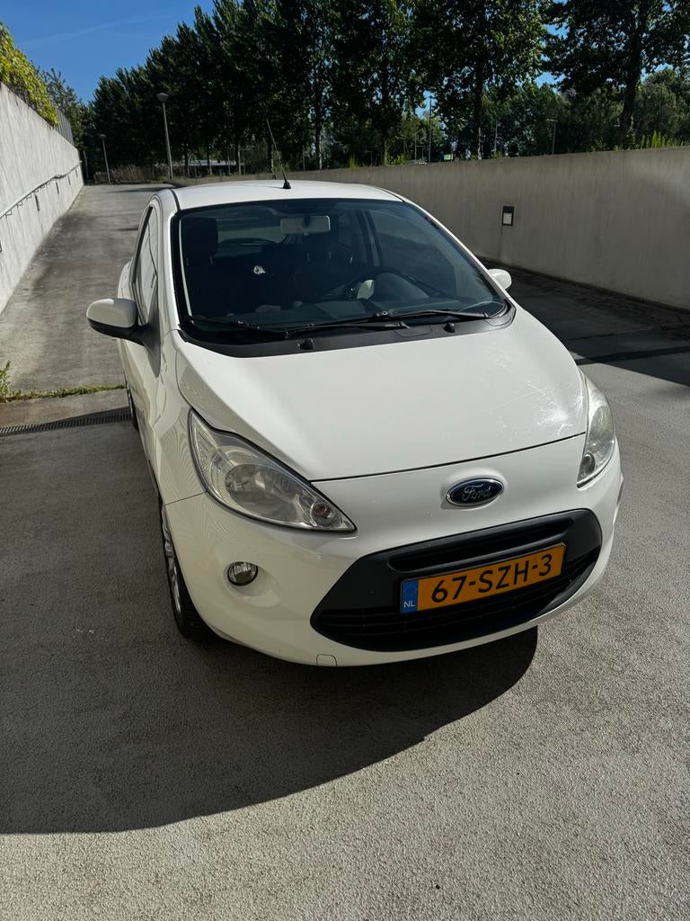 Ford Ka 1.2 titanium 69pk 2012 Wit, Auto's, Ford, Particulier, Ka, Airbags, Airconditioning, Centrale vergrendeling, Elektrische ramen