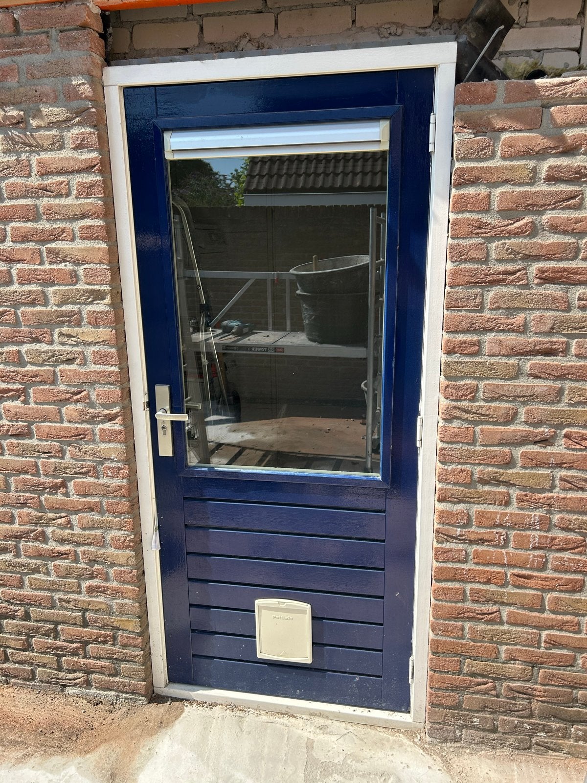 Hardhouten achterdeur met kozijn en kattenluik, Ophalen, Gebruikt, 80 tot 100 cm, Buitendeur