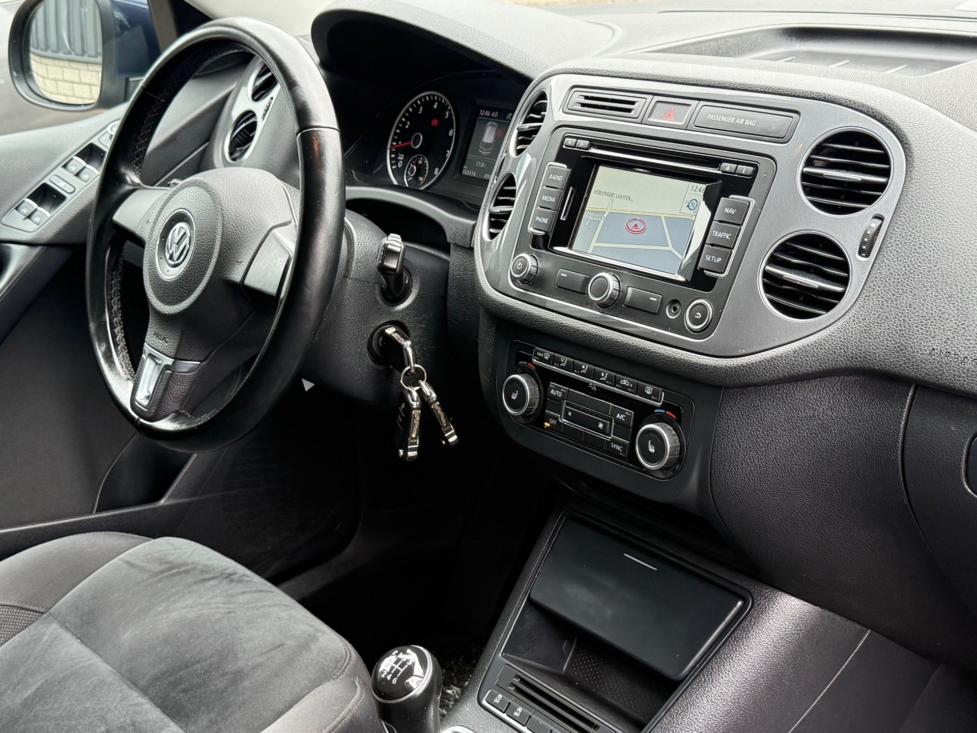 Volkswagen Tiguan 1.4 TSI Sport&Style Navi Airco Cruise Pdc, Voorwielaandrijving, Euro 5, Gebruikt, 4 cilinders
