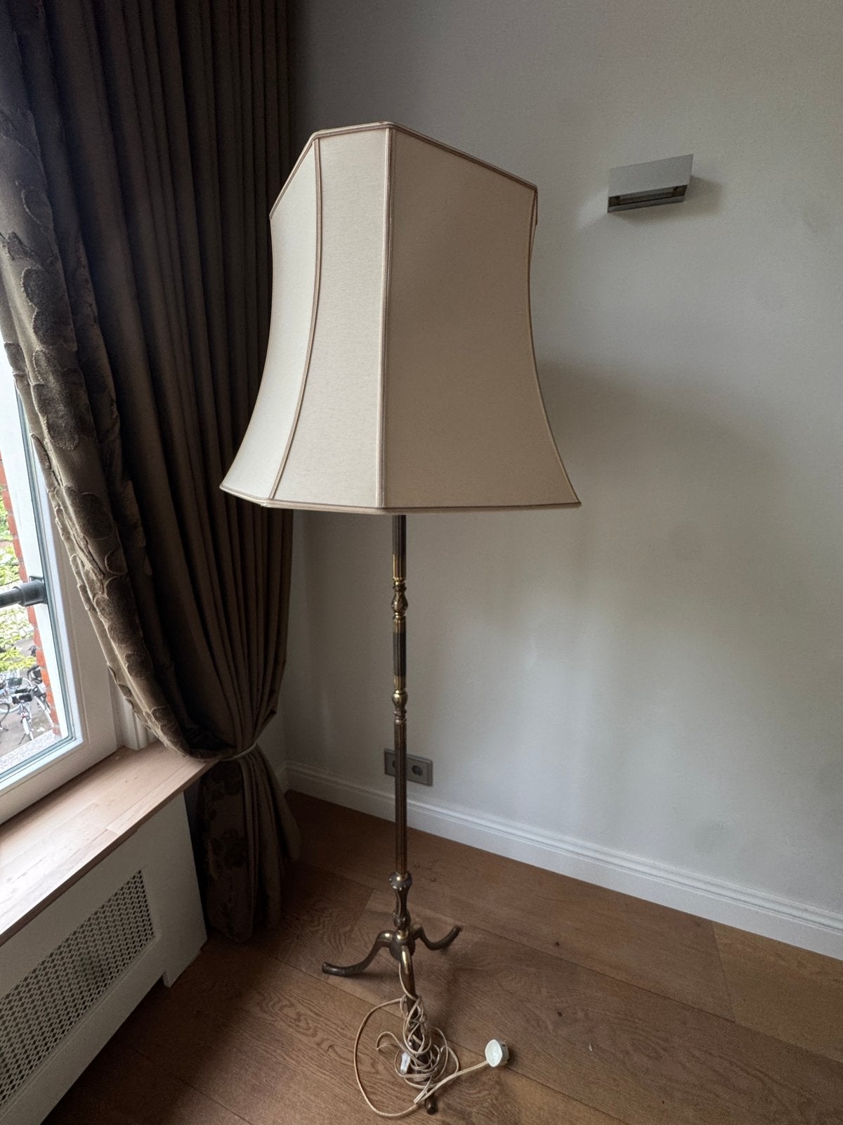 Antique brass floor lamp 160 cm, Ophalen
