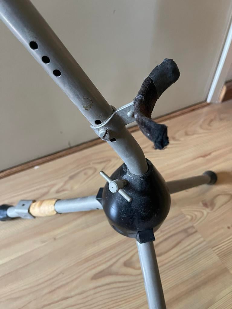 Saxofoon standaard - Gebruikt maar functioneel, Muziek en Instrumenten, Ophalen of Verzenden, Gebruikt, Instrumentstandaard, Saxofoon