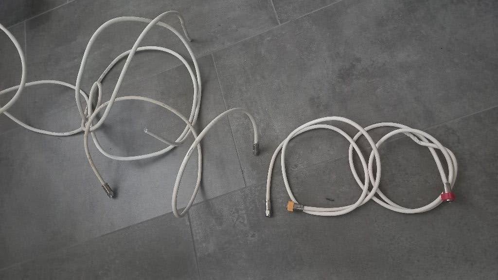 6 witte Coax kabels, Audio, Tv en Foto, Audiokabels en Televisiekabels, Ophalen of Verzenden, Zo goed als nieuw, Minder dan 2 meter