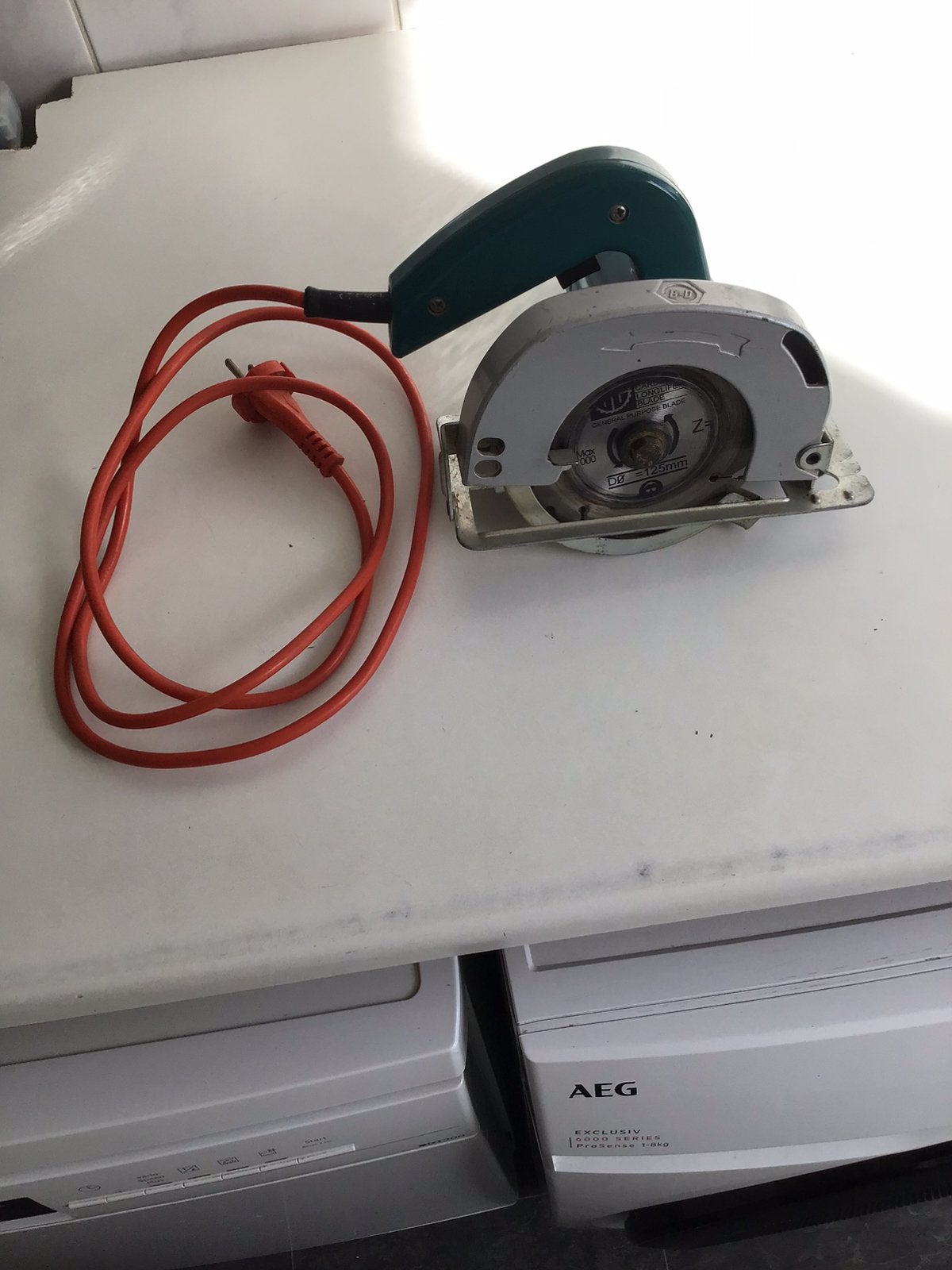 Electrische cirkelzaag van black en Dekker, Doe-het-zelf en Verbouw, Ophalen, Gebruikt, Cirkelzaag, 30 tot 70 mm