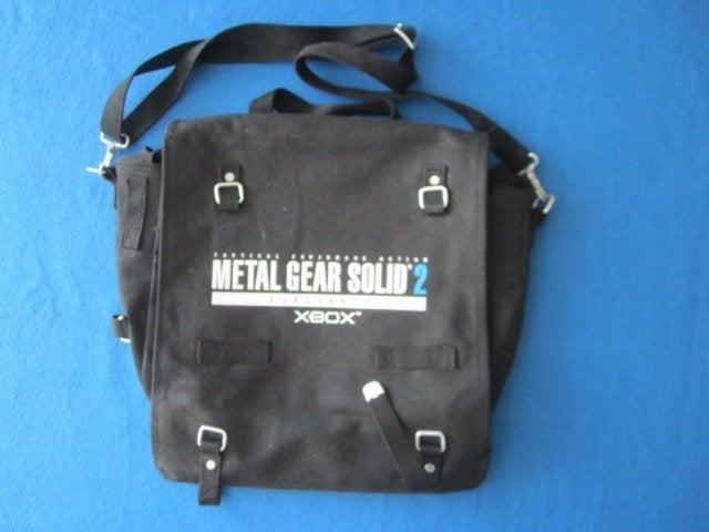 Metal Gear Solid promo Tas, Dogtags, Zaklamp, Stickers, 1 speler, Ophalen of Verzenden, Avontuur en Actie, Vanaf 18 jaar
