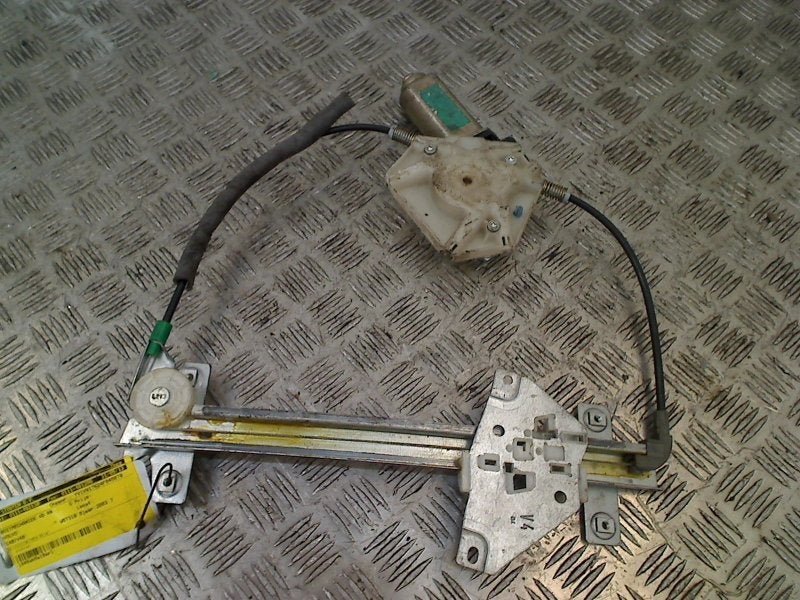 Raammechaniek Elek Rechts Achter + MOTOR Volvo V40 (VW) 2003, Gebruikt, Siegburger Straße 229, Köln 50679, , Duitsland, Info@volvocars.com