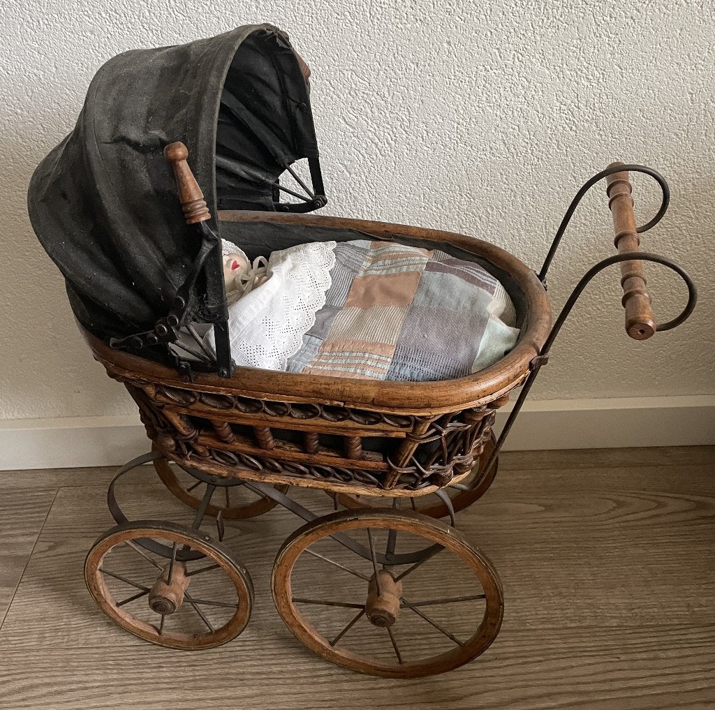 Poppenwagen antiek, Ophalen