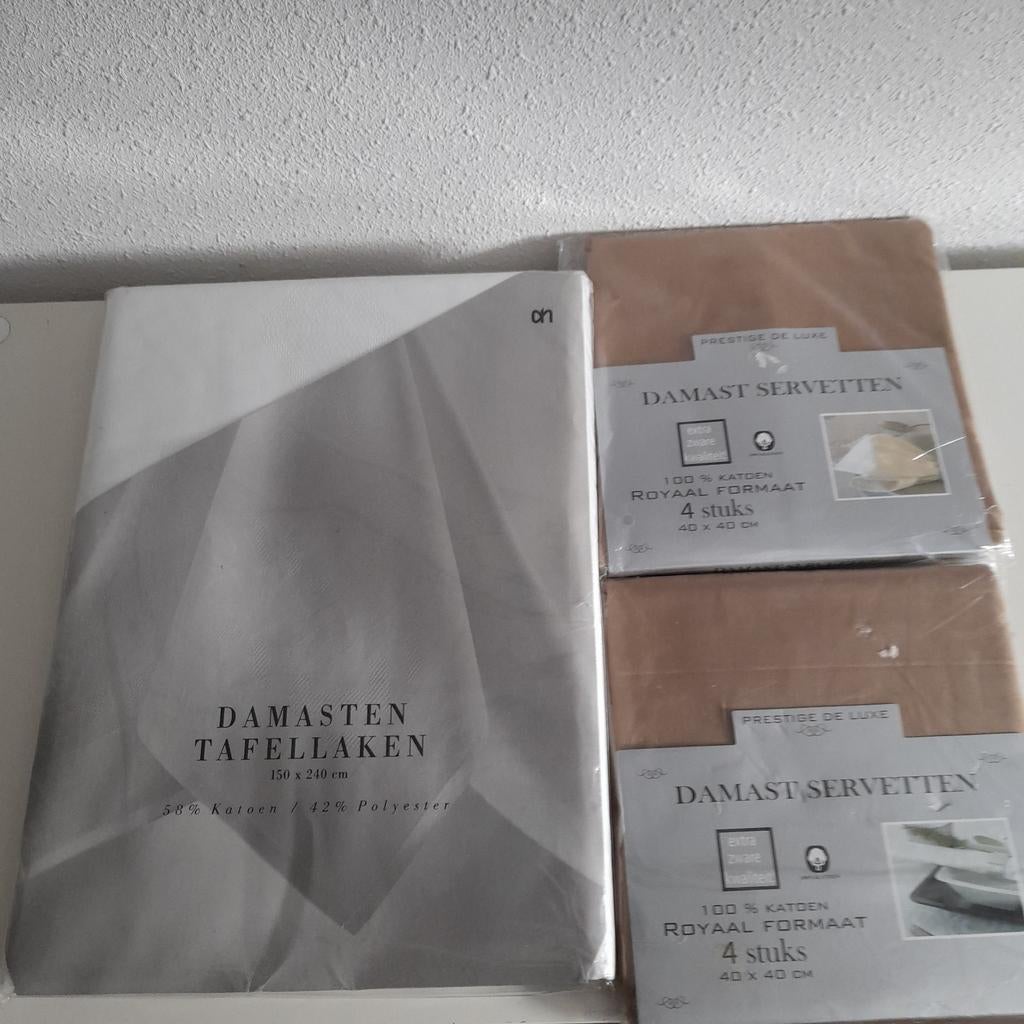 Damasten tafellaken en servetten., Ophalen of Verzenden, Nieuw, Wit, Overige typen