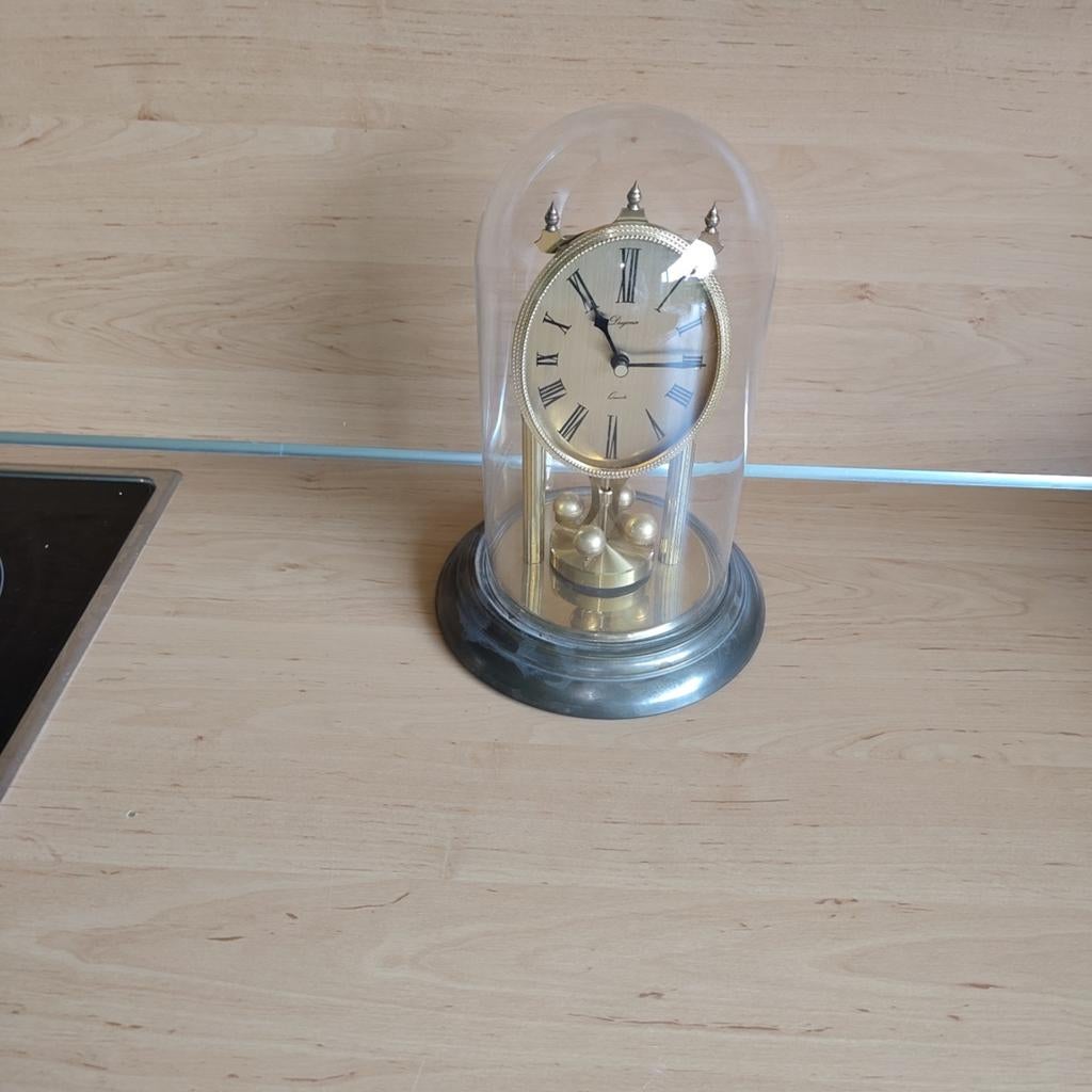Antieke tafelklok met glazen stolp - Elegante decoratie, Antiek en Kunst, Ophalen of Verzenden