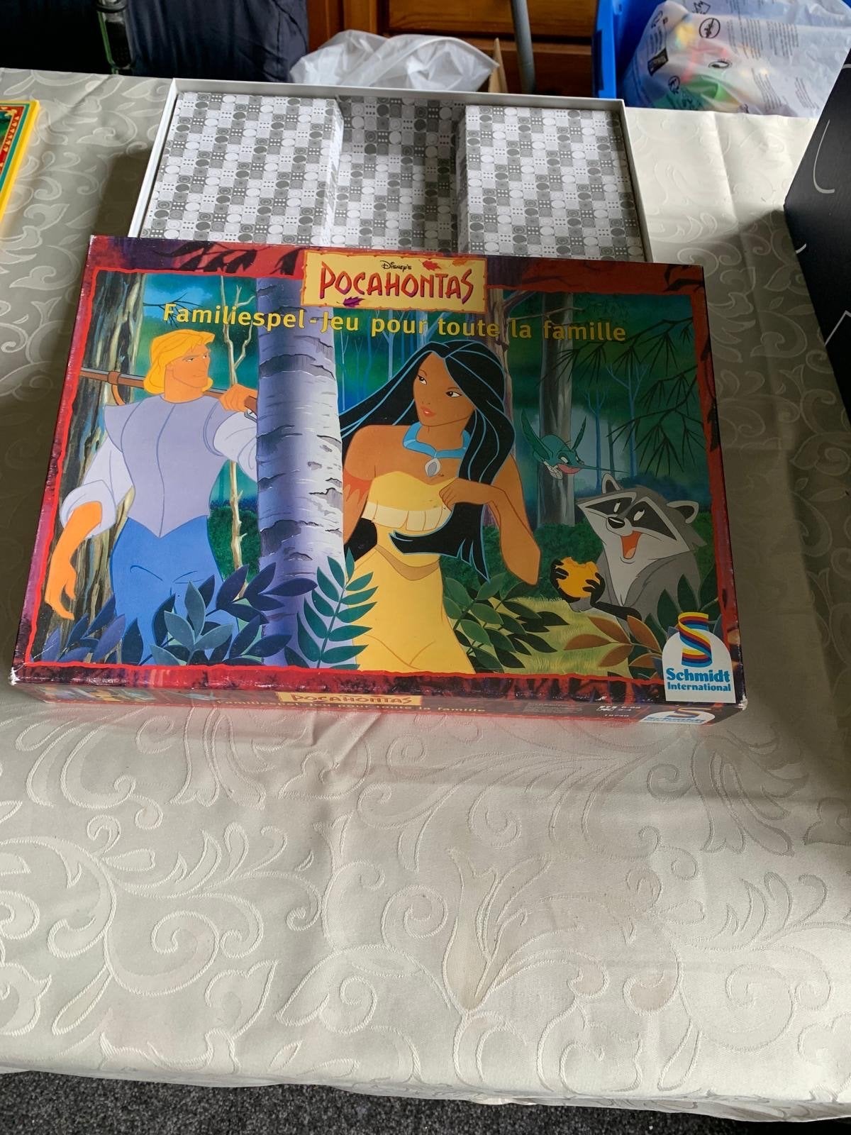 Pocahontas Familiespel - Schmidt International, Drie of vier spelers, Ophalen of Verzenden, Zo goed als nieuw